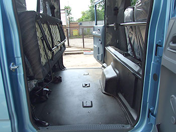 В грузовике NAVECO теперь можно поднять задние сидения и освободить место для груза